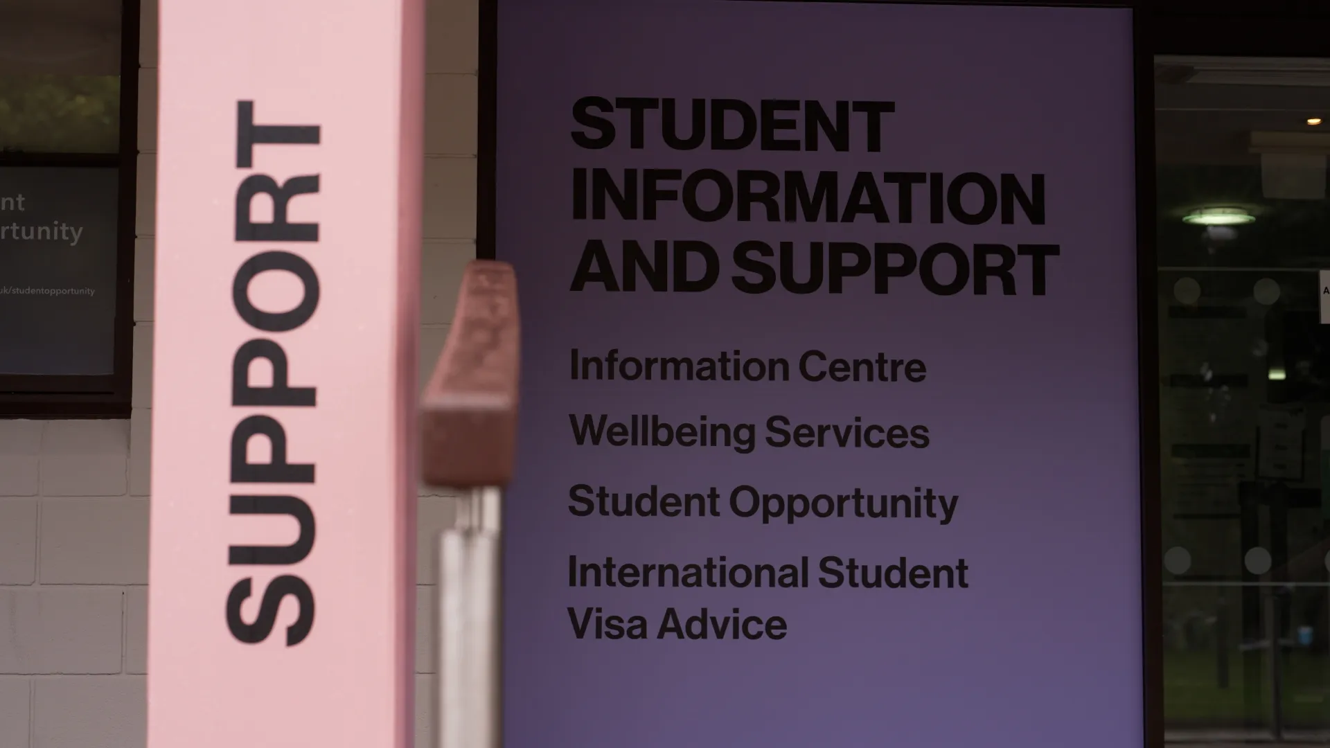 WARWICK UNI6314.00_05_06_05.Still0301